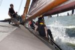 Lemmer, 4 Juli 2011
De SKS skutsjes zijn samen met de skutsjes uit de A-klasse van de IFKS ingedeeld in Klasse 1 Als fotograaf aan boord van de STRIIDBER met schipper Siebo Zijsling | uit Ijlst
Foto Peter Smulders BVâ€¨ (2-2-7)