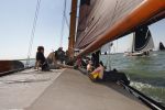 Lemmer, 4 Juli 2011
De SKS skutsjes zijn samen met de skutsjes uit de A-klasse van de IFKS ingedeeld in Klasse 1 Als fotograaf aan boord van de STRIIDBER met schipper Siebo Zijsling | uit Ijlst
Foto Peter Smulders BVâ€¨ (2-2-7)