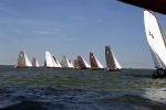 Lemmer, 4 Juli 2011
De SKS skutsjes zijn samen met de skutsjes uit de A-klasse van de IFKS ingedeeld in Klasse 1 Als fotograaf aan boord van de STRIIDBER met schipper Siebo Zijsling | uit Ijlst
Foto Peter Smulders BVâ€¨ (2-2-7)