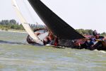 Lemmer, 4 Juli 2011
De SKS skutsjes zijn samen met de skutsjes uit de A-klasse van de IFKS ingedeeld in Klasse 1 Als fotograaf aan boord van de STRIIDBER met schipper Siebo Zijsling | uit Ijlst
Foto Peter Smulders BVâ€¨ (2-2-7)