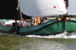 Lemmer, 4 Juli 2011
De SKS skutsjes zijn samen met de skutsjes uit de A-klasse van de IFKS ingedeeld in Klasse 1 Als fotograaf aan boord van de STRIIDBER met schipper Siebo Zijsling | uit Ijlst
Foto Peter Smulders BVâ€¨ (2-2-7)