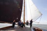 Lemmer, 4 Juli 2011
De SKS skutsjes zijn samen met de skutsjes uit de A-klasse van de IFKS ingedeeld in Klasse 1 Als fotograaf aan boord van de STRIIDBER met schipper Siebo Zijsling | uit Ijlst
Foto Peter Smulders BVâ€¨ (2-2-7)