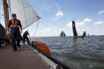 Lemmer, 4 Juli 2011
De SKS skutsjes zijn samen met de skutsjes uit de A-klasse van de IFKS ingedeeld in Klasse 1 Als fotograaf aan boord van de STRIIDBER met schipper Siebo Zijsling | uit Ijlst
Foto Peter Smulders BVâ€¨ (2-2-7)