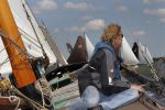 Lemmer, 4 Juli 2011
De SKS skutsjes zijn samen met de skutsjes uit de A-klasse van de IFKS ingedeeld in Klasse 1 Als fotograaf aan boord van de STRIIDBER met schipper Siebo Zijsling | uit Ijlst
Foto Peter Smulders BVâ€¨ (2-2-7)