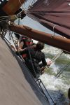 Lemmer, 4 Juli 2011
De SKS skutsjes zijn samen met de skutsjes uit de A-klasse van de IFKS ingedeeld in Klasse 1 Als fotograaf aan boord van de STRIIDBER met schipper Siebo Zijsling | uit Ijlst
Foto Peter Smulders BVâ€¨ (2-2-7)