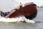 Lemmer, 4 Juli 2011
De SKS skutsjes zijn samen met de skutsjes uit de A-klasse van de IFKS ingedeeld in Klasse 1 Als fotograaf aan boord van de STRIIDBER met schipper Siebo Zijsling | uit Ijlst
Foto Peter Smulders BVâ€¨ (2-2-7)