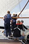 Lemmer, 4 Juli 2011
De SKS skutsjes zijn samen met de skutsjes uit de A-klasse van de IFKS ingedeeld in Klasse 1 Als fotograaf aan boord van de STRIIDBER met schipper Siebo Zijsling | uit Ijlst
Foto Peter Smulders BVâ€¨ (2-2-7)