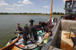 Lemmer, 4 Juli 2011
De SKS skutsjes zijn samen met de skutsjes uit de A-klasse van de IFKS ingedeeld in Klasse 1 Als fotograaf aan boord van de STRIIDBER met schipper Siebo Zijsling | uit Ijlst
Foto Peter Smulders BVâ€¨ (2-2-7)