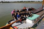 Lemmer, 4 Juli 2011
De SKS skutsjes zijn samen met de skutsjes uit de A-klasse van de IFKS ingedeeld in Klasse 1 Als fotograaf aan boord van de STRIIDBER met schipper Siebo Zijsling | uit Ijlst
Foto Peter Smulders BVâ€¨ (2-2-7)