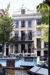 Amsterdam 25 mei 2011
Huis van Youp van t Hek en Debby Pettr dat te koop staat.
Peter Smulders bv