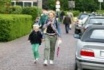 Loenen 26 mei 2011
Yvon jaspers loopt avondvierdaagse met haar dochter Keesje.
Peter Smulders bv