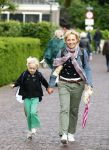 Loenen 26 mei 2011
Yvon jaspers loopt avondvierdaagse met haar dochter Keesje.
Peter Smulders bv