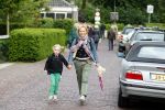 Loenen 26 mei 2011
Yvon jaspers loopt avondvierdaagse met haar dochter Keesje.
Peter Smulders bv