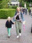 Loenen 26 mei 2011
Yvon jaspers loopt avondvierdaagse met haar dochter Keesje.
Peter Smulders bv