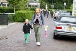 Loenen 26 mei 2011
Yvon jaspers loopt avondvierdaagse met haar dochter Keesje.
Peter Smulders bv