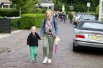 Loenen 26 mei 2011
Yvon jaspers loopt avondvierdaagse met haar dochter Keesje.
Peter Smulders bv