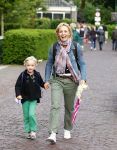 Loenen 26 mei 2011
Yvon jaspers loopt avondvierdaagse met haar dochter Keesje.
Peter Smulders bv