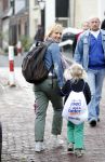 Loenen 26 mei 2011
Yvon jaspers loopt avondvierdaagse met haar dochter Keesje.
Peter Smulders bv