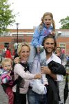 Loenen aan de Vecht 7 juni 2012
Alwien Tulner met man en kinderen tijdens avondvierdaagse.
Peter Smulders bv