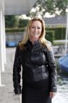 Muiden 11 jjuni 201Angela Groothuizen ontvangt prijs uit handen van Katja Schuurman voor haar inzet in mamacash.
Peter Smulders bv