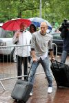 Amsterdam 4 juni 2012
Vertrek Nederlands elftal v.a. het Hilton hotel naar het EK in Oekraine en Polen.
Arjen Robben met zijn vrouw en kinderen
Peter Smulders bv