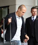 Amsterdam 4 juni 2012
Vertrek Nederlands elftal v.a. het Hilton hotel naar het EK in Oekraine en Polen.
Arjen Robben met zijn vrouw en kinderen
Peter Smulders bv