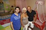 Heeswijk-Dinther, 24 Mei 2012
Barbie (Samantha de Jong) samen met haar echtgenoot Michael v d Plas
te gast bij Kinderbedden
Foto Peter Smulders BV