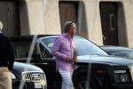 Monaco 7 mei 2012
Connie Breukhoven en haar nieuwe vriend Ben Angelier vier met zijn kinderen en vrienden zijn 60e verjaardag. Ze vertrekken bij zijn huis / appartement met rolls royce cabrio.
Peter Smulders bv