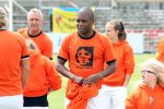Amsterdam 1 juni 2012
Voetbaltournooi Johan Cruijff foundation in het olympisch stadion .
oa Johan Cruijff John Ewbank Thomas Acda Aron Winter Bryan Roy Tonnie Bruins Slot Ronald de Boer William Spaay Najib Amhali Edwin v d Sar Raoul Heertje en Rohan Marley ( zoon Bob Marley) deden mee.
Peter Smulders bv