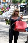 Amsterdam 2 juni 2012
Connie Breukhoven doet boodschappen met nieuw kapsel.
Peter Smulders bv