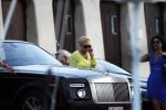 Monaco 7 mei 2012
Connie Breukhoven en haar nieuwe vriend Ben Angelier vier met zijn kinderen en vrienden zijn 60e verjaardag. Ze vertrekken bij zijn huis / appartement met rolls royce cabrio.
Peter Smulders bv