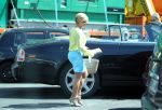 Monaco 7 mei 2012
Connie Breukhoven en haar nieuwe vriend Ben Angelier vier met zijn kinderen en vrienden zijn 60e verjaardag. Ze vertrekken bij zijn huis / appartement met rolls royce cabrio.
Peter Smulders bv