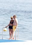 Cannes 10 mei 2012
Connie Breukhoven met haar nieuwe vriend Ben Angelier bij de strandtent van het Carlton Hotel in Cannes.
Peter Smulders bv