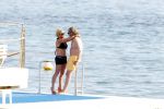 Cannes 10 mei 2012
Connie Breukhoven met haar nieuwe vriend Ben Angelier bij de strandtent van het Carlton Hotel in Cannes.
Peter Smulders bv