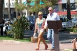 Cannes 10 mei 2012
Connie Breukhoven met haar nieuwe vriend Ben Angelier bij de strandtent van het Carlton Hotel in Cannes.
Peter Smulders bv
