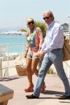 Cannes 10 mei 2012
Connie Breukhoven met haar nieuwe vriend Ben Angelier bij de strandtent van het Carlton Hotel in Cannes.
Peter Smulders bv