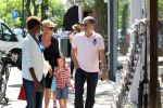Amsterdam 25 mei 2012
Connie Breukhoven met kleinkinderen Semmy en Soraiya op de cornelis schuytstraat.
Peter Smulders bv