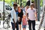 Amsterdam 25 mei 2012
Connie Breukhoven met kleinkinderen Semmy en Soraiya op de cornelis schuytstraat.
Peter Smulders bv