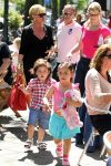 Amsterdam 25 mei 2012
Connie Breukhoven met kleinkinderen Semmy en Soraiya op de cornelis schuytstraat.
Peter Smulders bv
