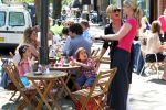 Amsterdam 25 mei 2012
Connie Breukhoven met kleinkinderen Semmy en Soraiya op de cornelis schuytstraat.
Peter Smulders bv