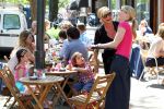 Amsterdam 25 mei 2012
Connie Breukhoven met kleinkinderen Semmy en Soraiya op de cornelis schuytstraat.
Peter Smulders bv