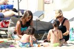Noordwijk 26 m ei 2012
Connie Breukhoven met dochter Shanna en kleinkinderen Semmy en Soraiya op het strand bij hotel huis ter duin.
Peter Smulders bv