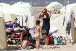 Noordwijk 26 m ei 2012
Connie Breukhoven met dochter Shanna en kleinkinderen Semmy en Soraiya op het strand bij hotel huis ter duin.
Peter Smulders bv