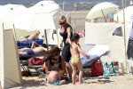 Noordwijk 26 m ei 2012
Connie Breukhoven met dochter Shanna en kleinkinderen Semmy en Soraiya op het strand bij hotel huis ter duin.
Peter Smulders bv