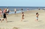 Noordwijk 26 m ei 2012
Connie Breukhoven met dochter Shanna en kleinkinderen Semmy en Soraiya op het strand bij hotel huis ter duin.
Peter Smulders bv