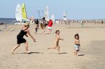 Noordwijk 26 m ei 2012
Connie Breukhoven met dochter Shanna en kleinkinderen Semmy en Soraiya op het strand bij hotel huis ter duin.
Peter Smulders bv