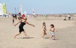 Noordwijk 26 m ei 2012
Connie Breukhoven met dochter Shanna en kleinkinderen Semmy en Soraiya op het strand bij hotel huis ter duin.
Peter Smulders bv
