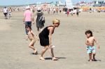 Noordwijk 26 m ei 2012
Connie Breukhoven met dochter Shanna en kleinkinderen Semmy en Soraiya op het strand bij hotel huis ter duin.
Peter Smulders bv