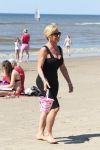 Noordwijk 26 m ei 2012
Connie Breukhoven met dochter Shanna en kleinkinderen Semmy en Soraiya op het strand bij hotel huis ter duin.
Peter Smulders bv