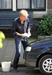 Amsterdam 14 mei 2012
Cor Bakker en zijn vriendin zijn de auto van de dochter van Cor aan het wassen.
Peter Smulders bv